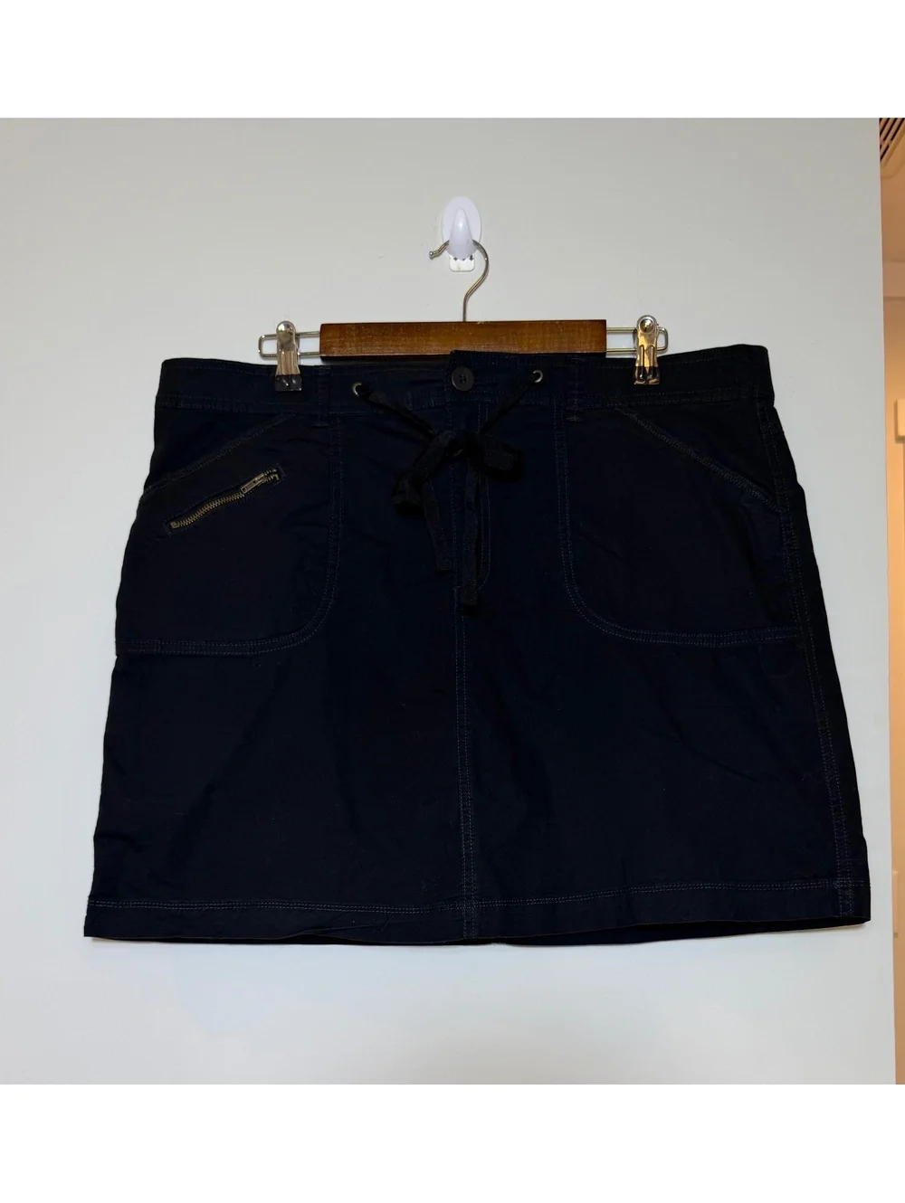 White Stag Women’s Black Utility Skort Size 16 Cotton Stretch Zip Pocket Casual
